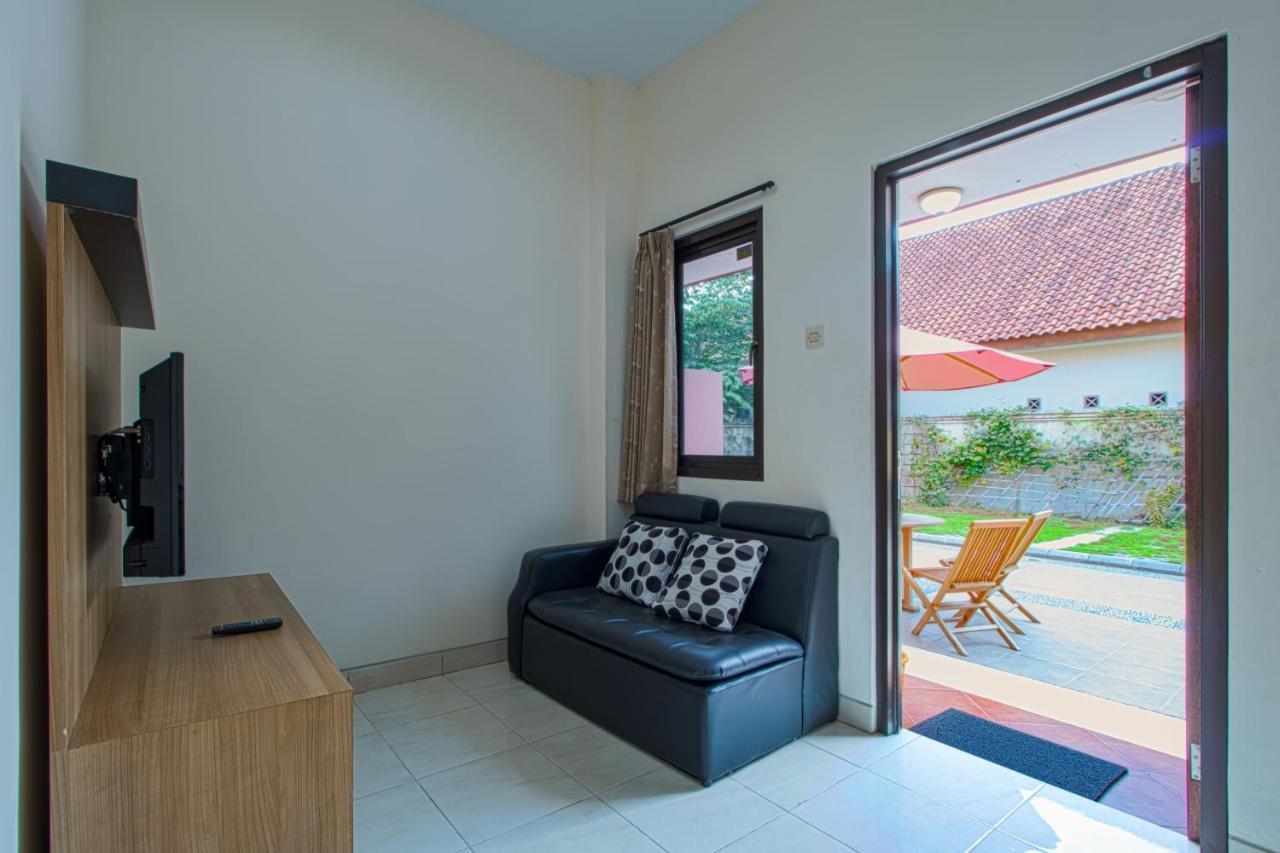 Karana House Syariah Hotel Melati Exterior photo